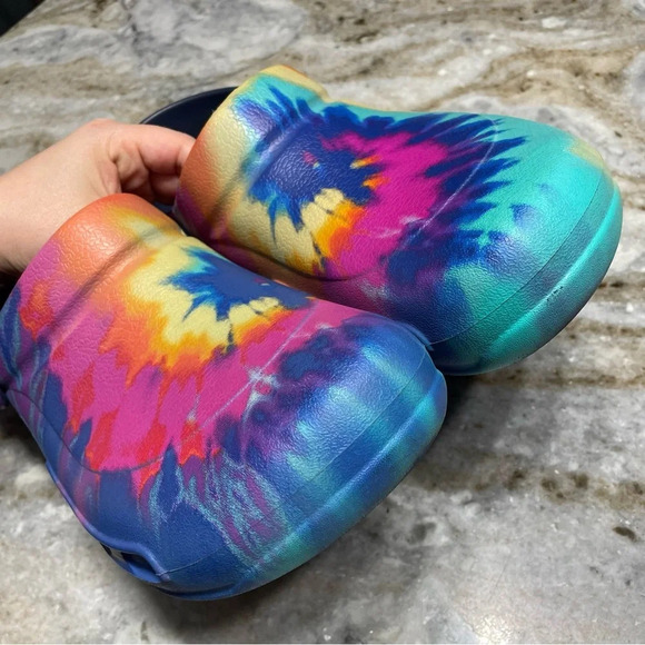 CROCS Tie Dye Unisex Bistro Rainbow Clogs Slip Resistant Mens 10/Women’s 12 - Picture 6 of 11